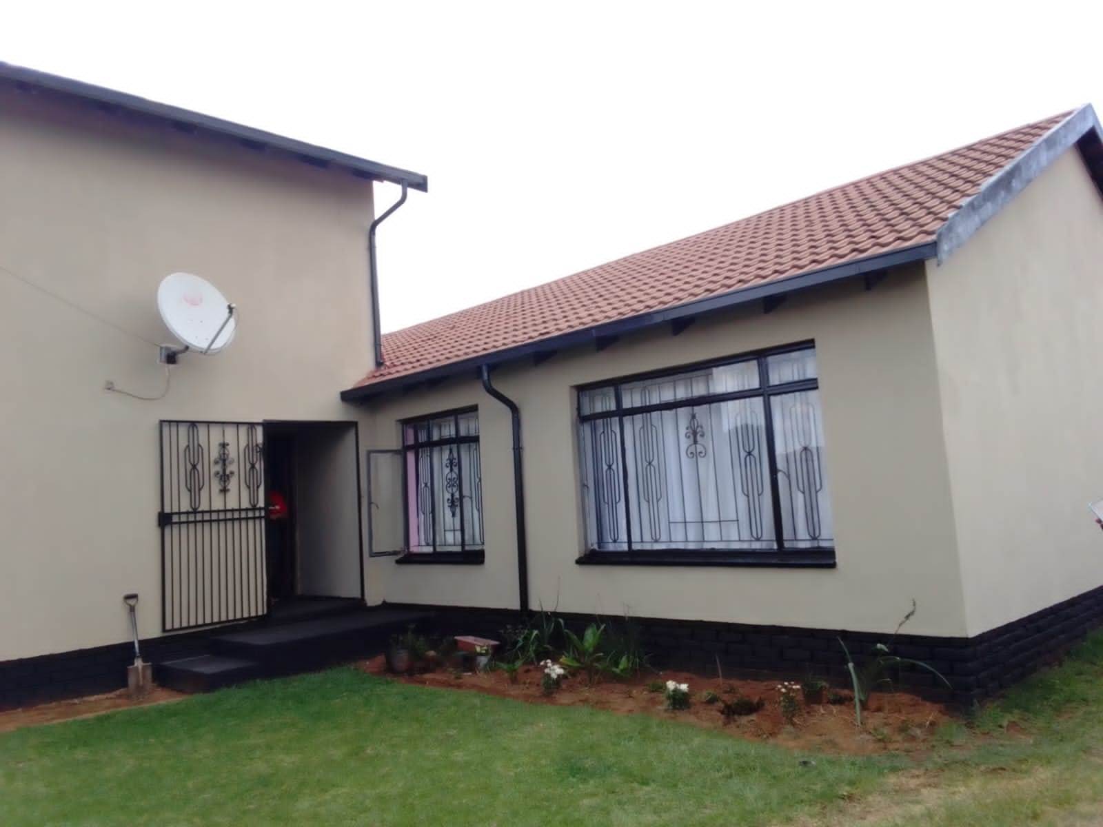 4 Bed House in Kagiso photo number 27
