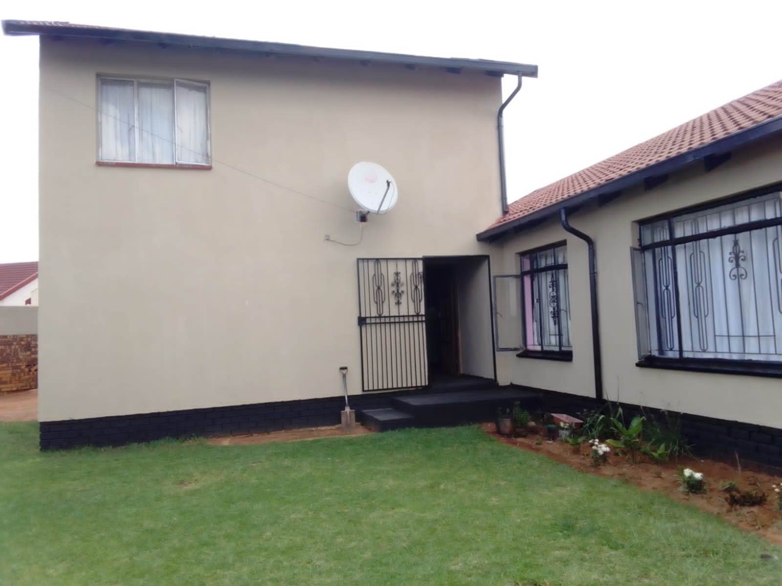 4 Bed House in Kagiso photo number 28