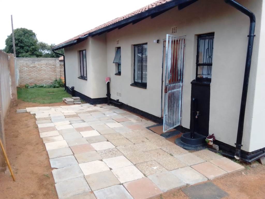 4 Bed House in Kagiso photo number 22