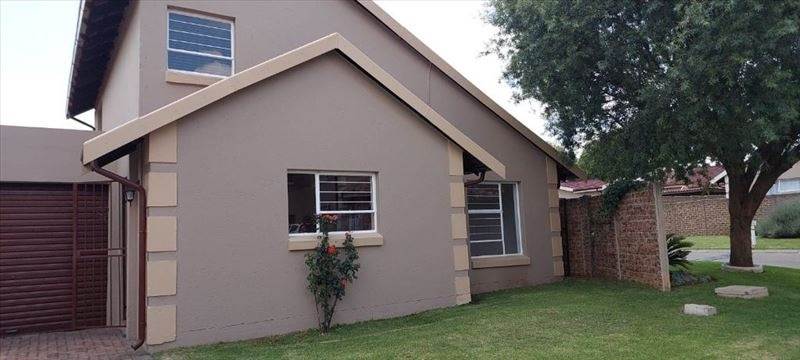 4 Bed Townhouse in Pomona photo number 13