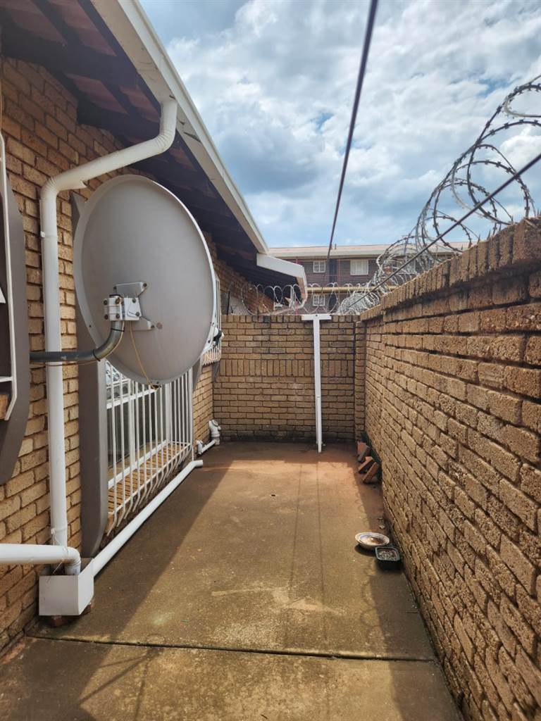 3 Bed Townhouse in Carletonville photo number 13