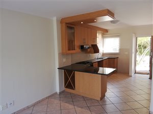 Townhouse in Gordons Bay Central