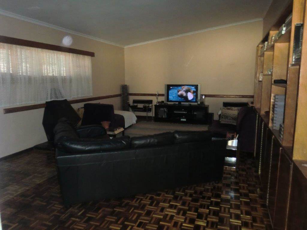 4 Bed House in Vredendal photo number 5
