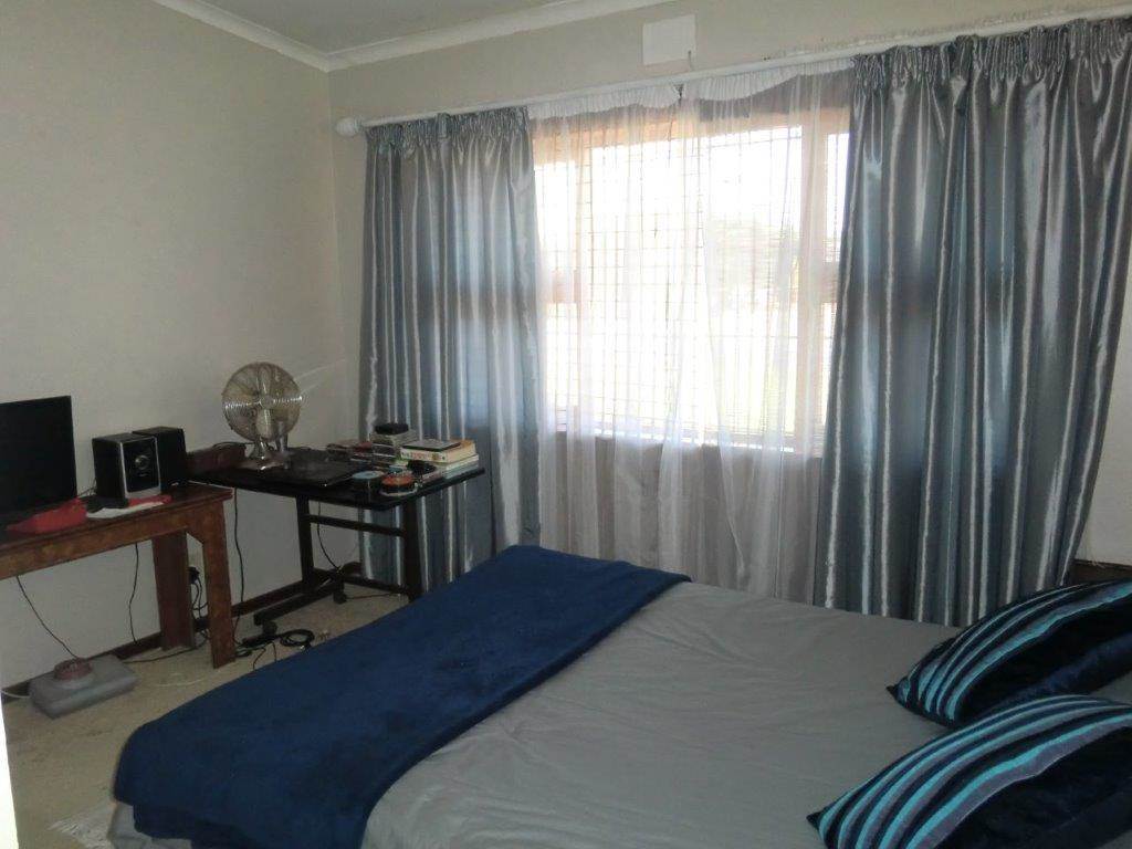 4 Bed House in Vredendal photo number 12