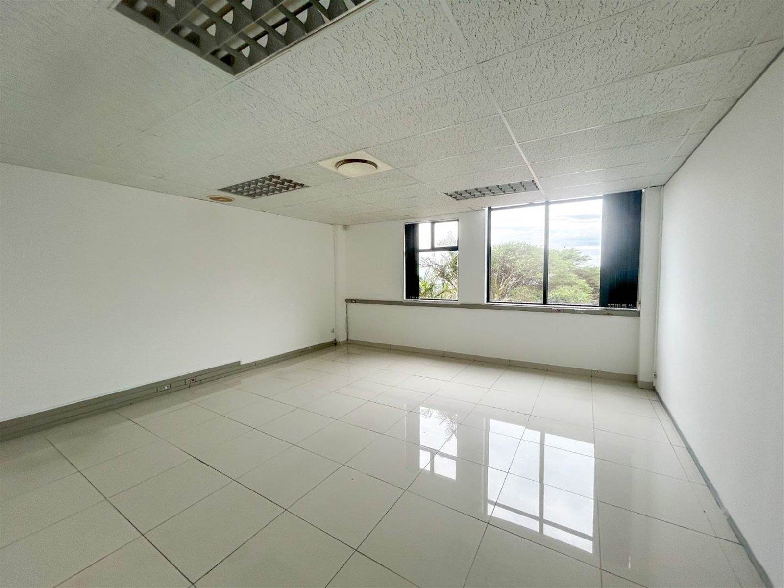 350  m² Office Space in La Lucia photo number 6