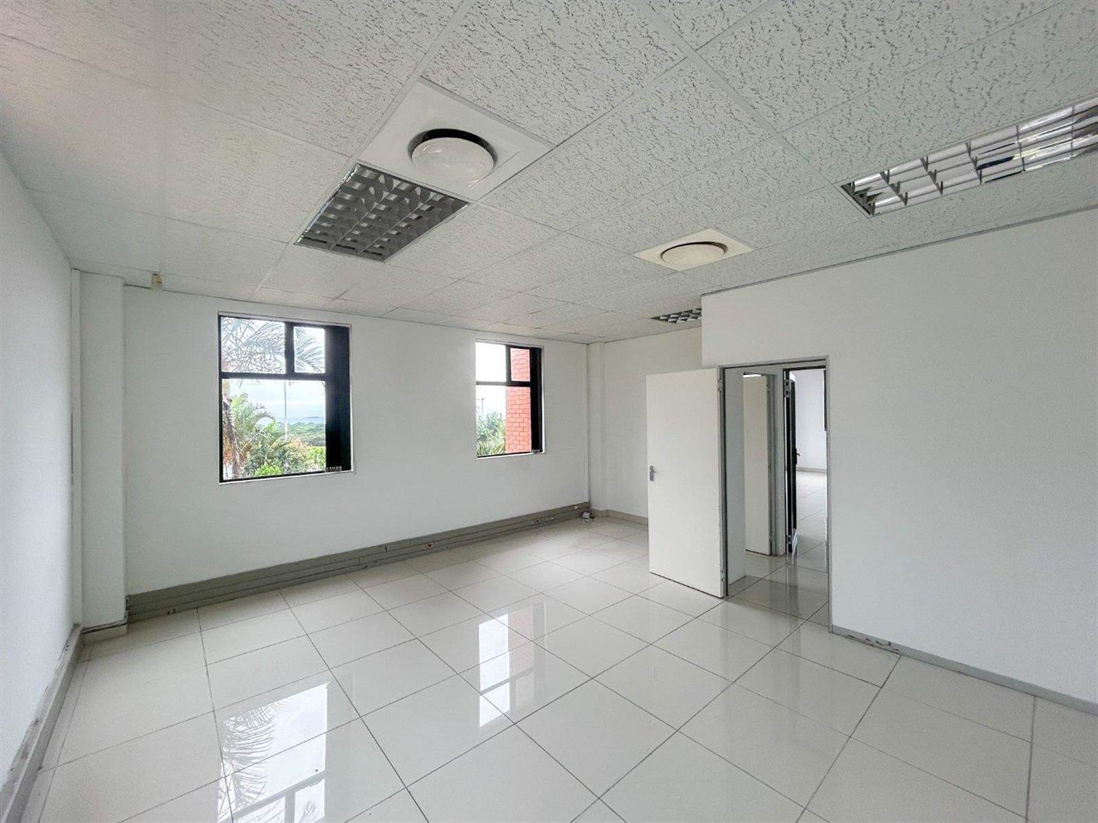 350  m² Office Space in La Lucia photo number 8