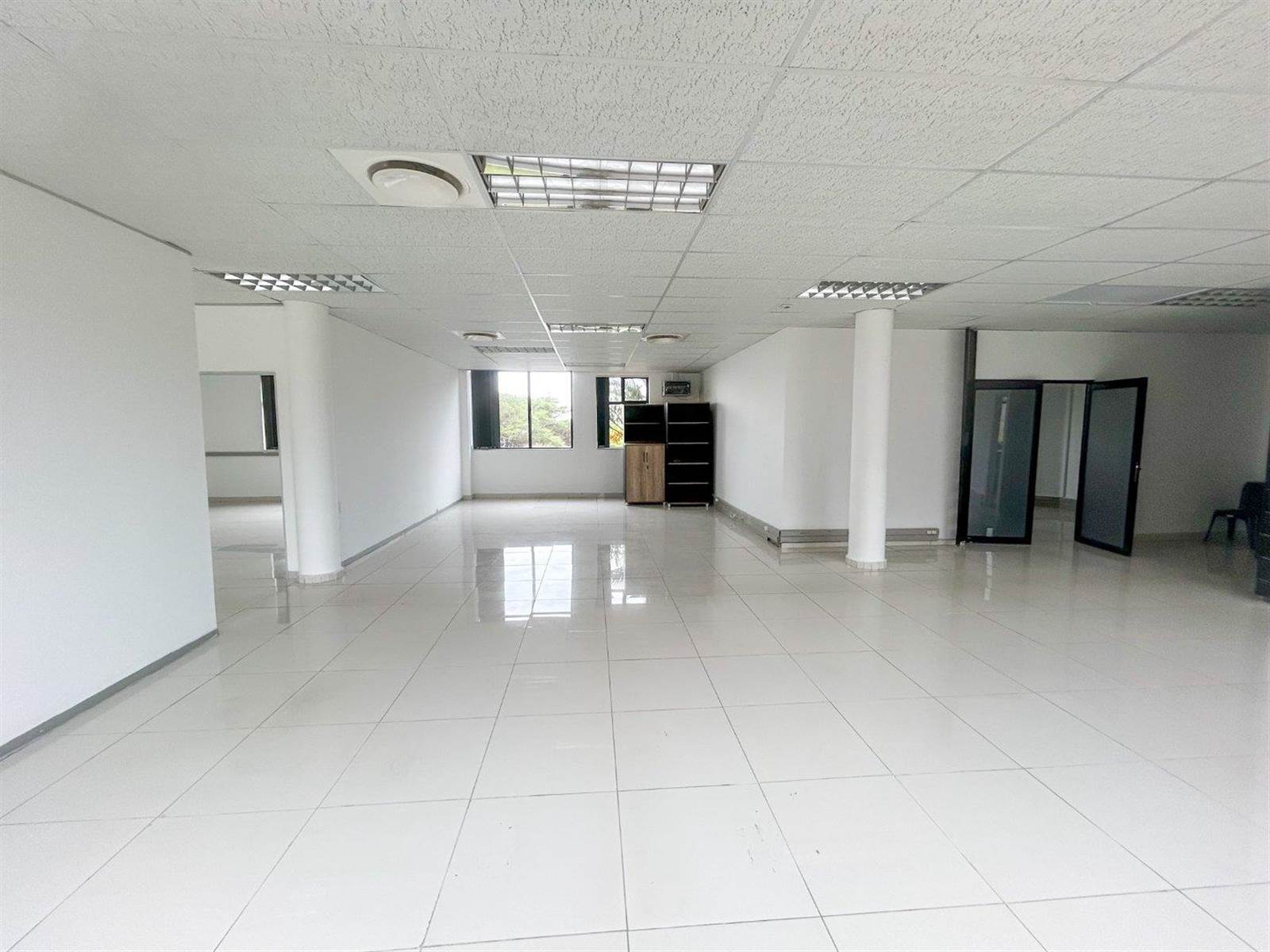 350  m² Office Space in La Lucia photo number 2