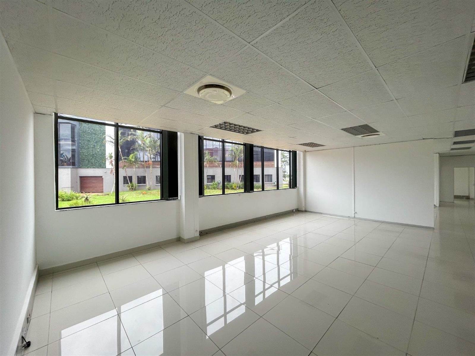 350  m² Office Space in La Lucia photo number 3