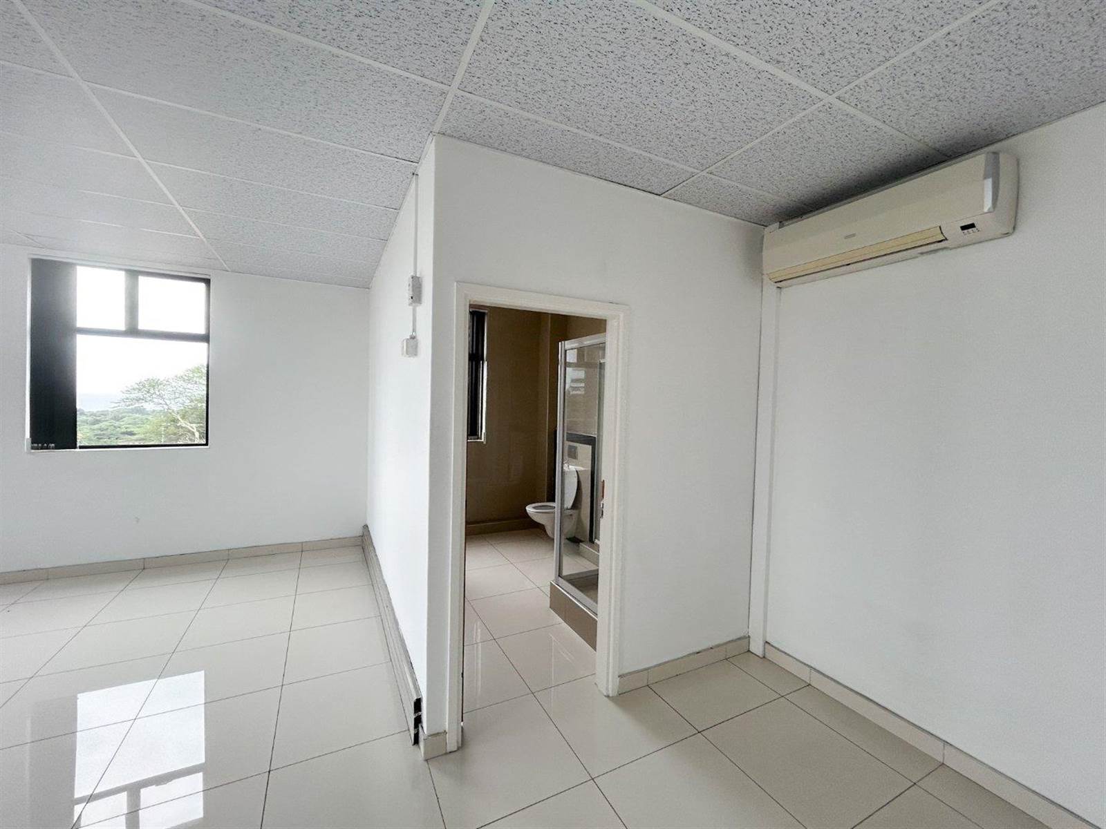 350  m² Office Space in La Lucia photo number 12