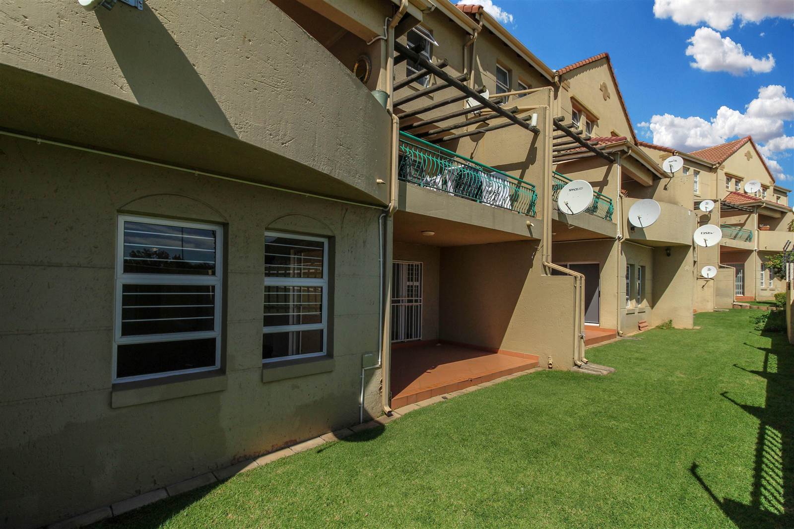 2 Bed Apartment in Illovo photo number 1