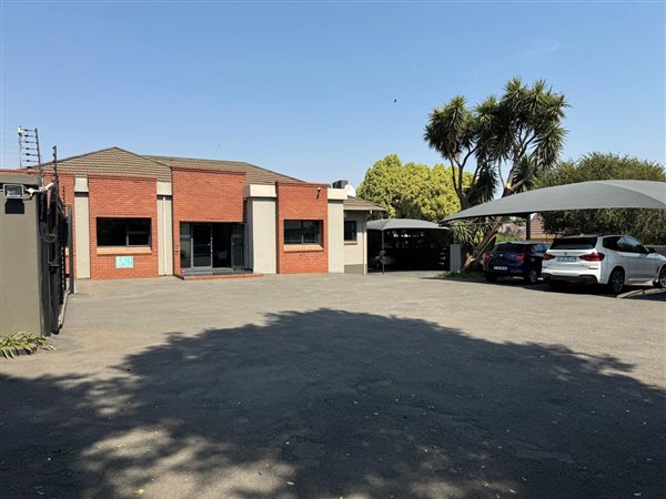 61  m² Commercial space