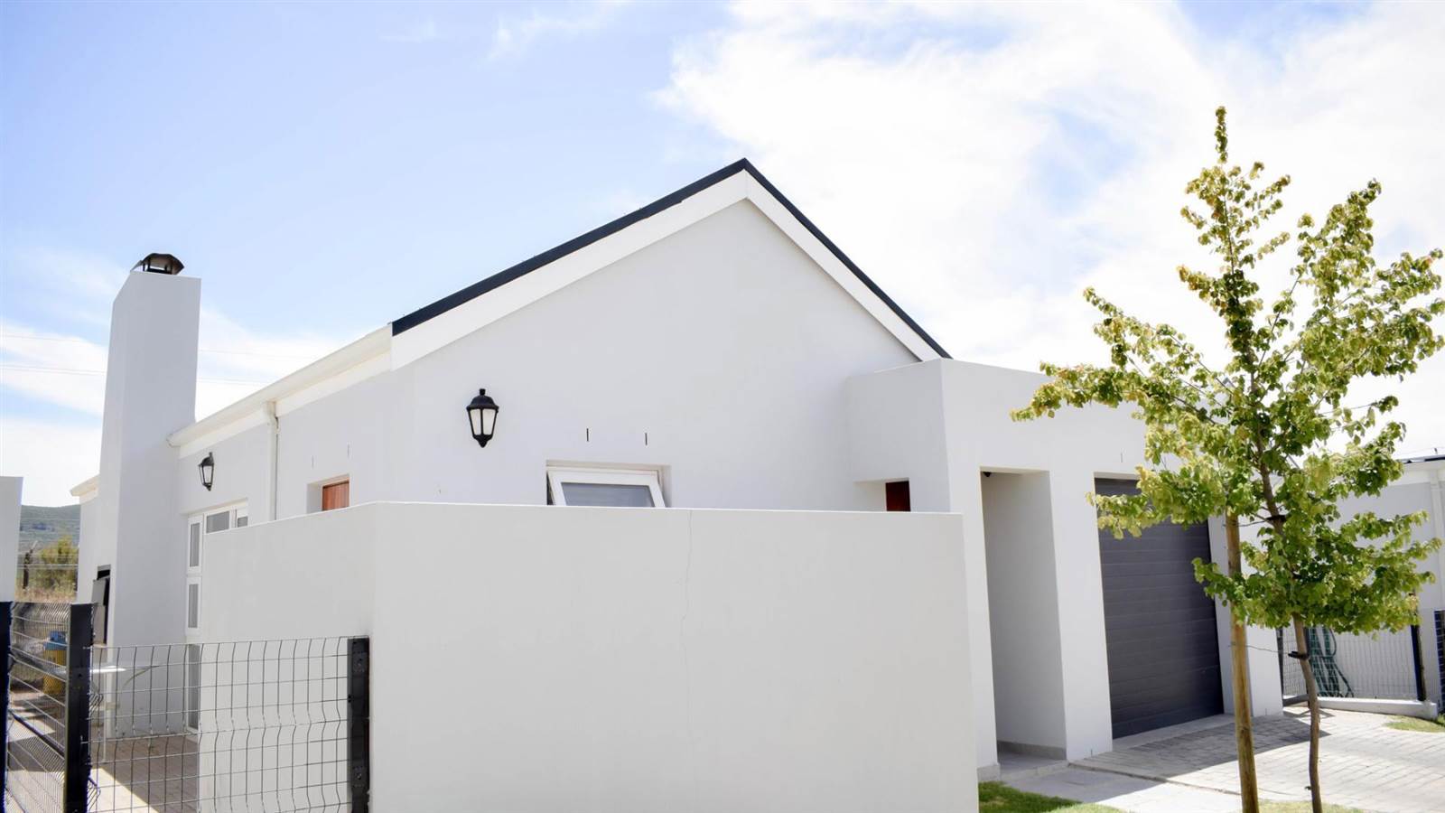 3 Bed Townhouse in Paarl photo number 2