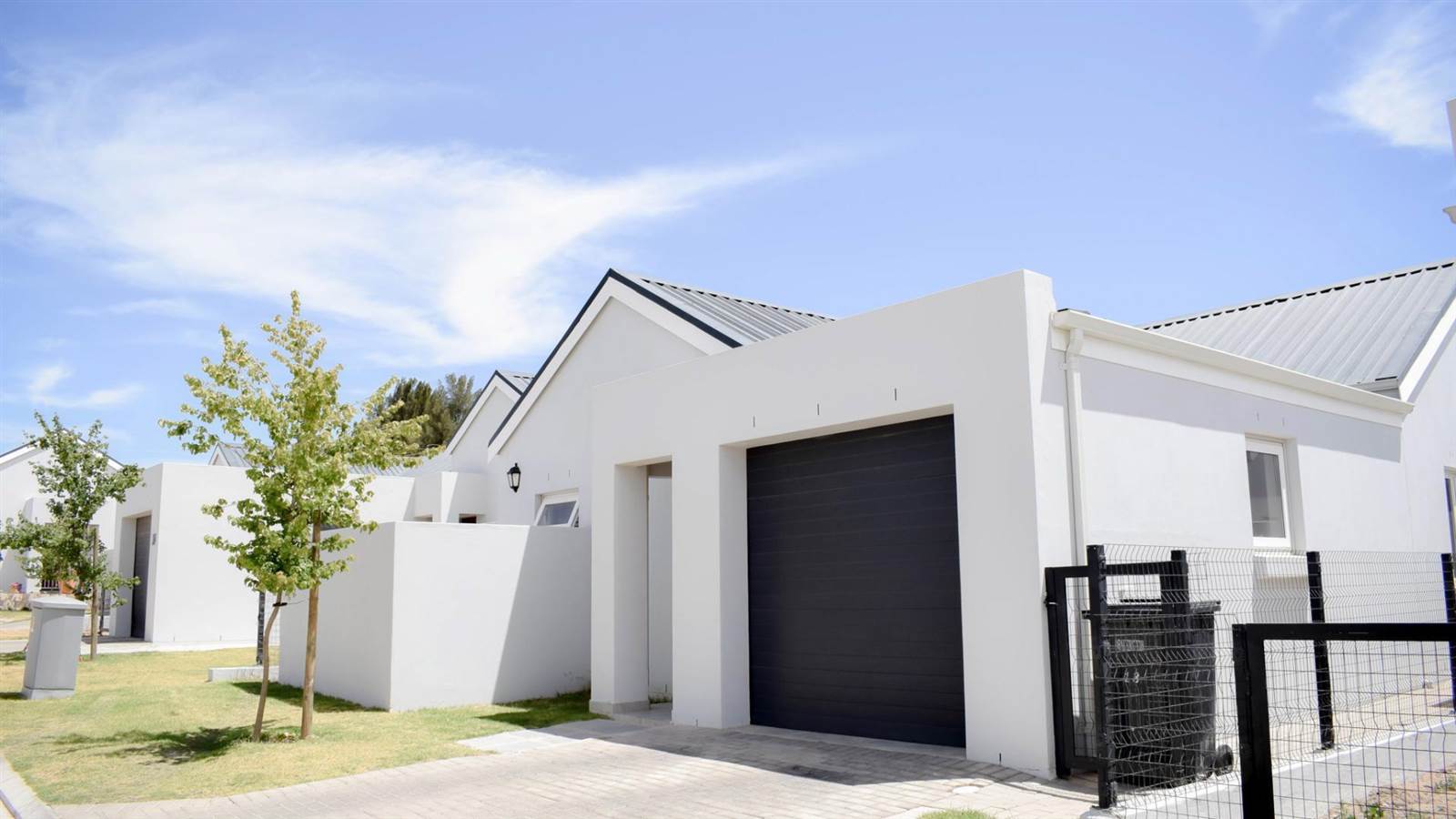 3 Bed Townhouse in Paarl photo number 1