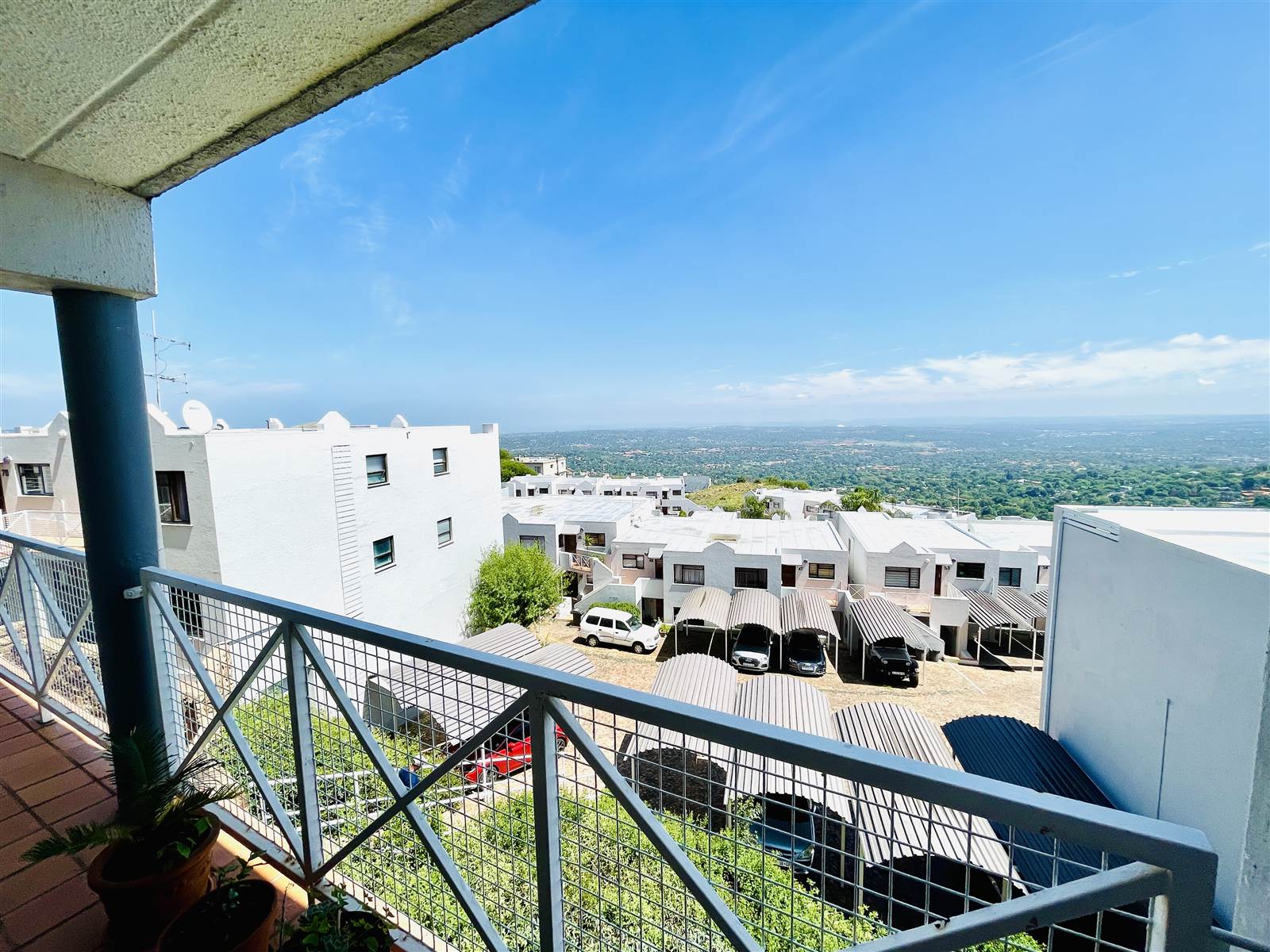 2 Bed Apartment in Northcliff photo number 5