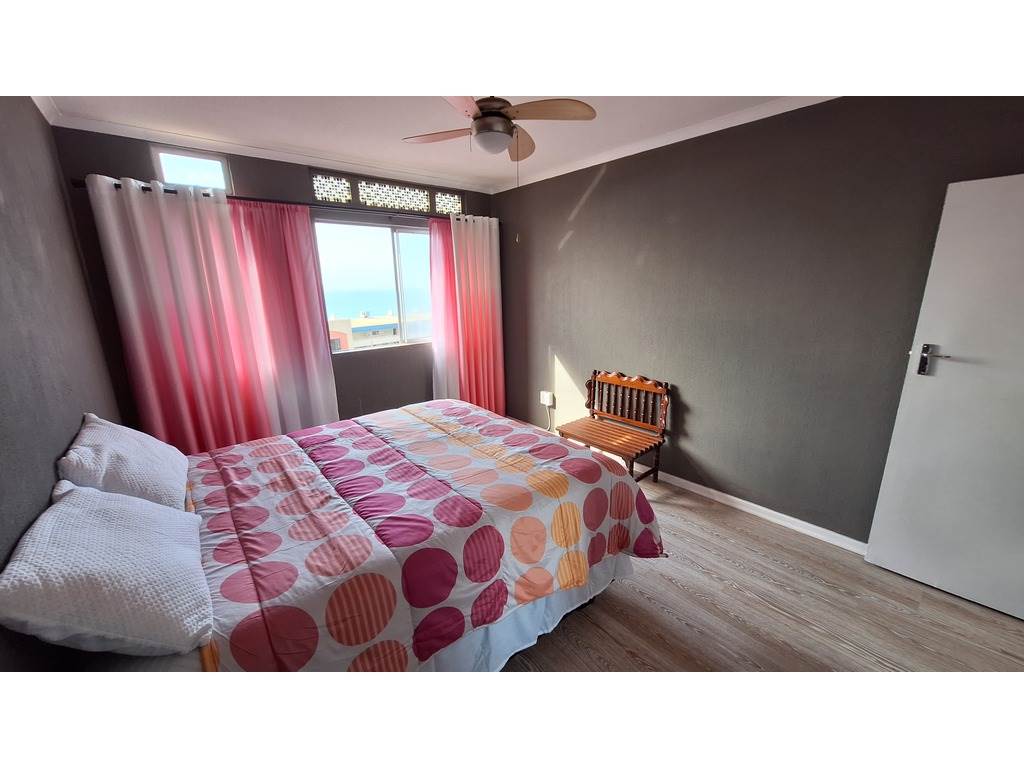 2 Bed Apartment in Amanzimtoti photo number 15