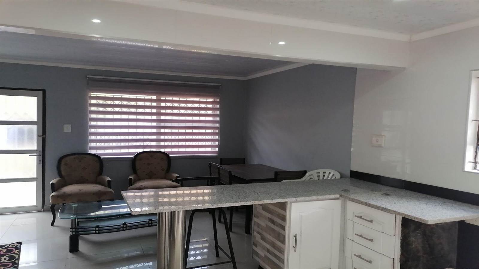 4 Bed House in Merebank East photo number 17