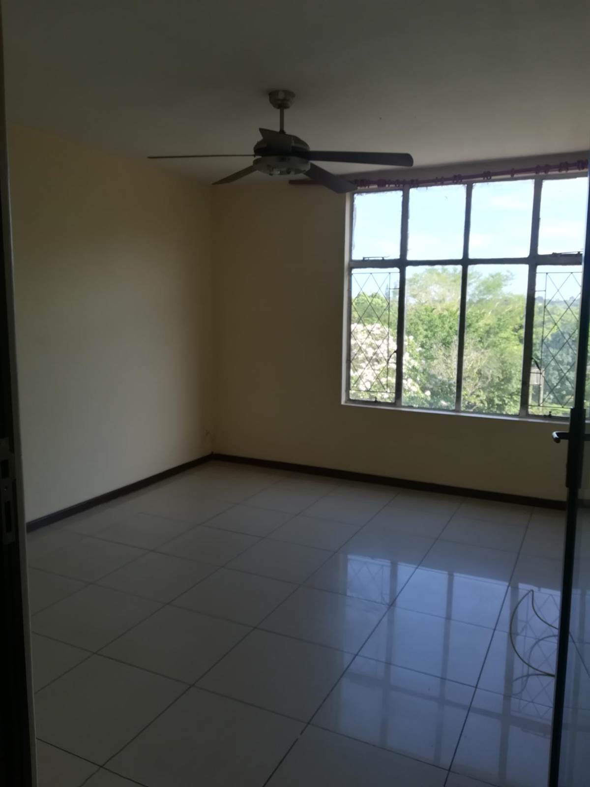 2 Bed Apartment in Empangeni photo number 3