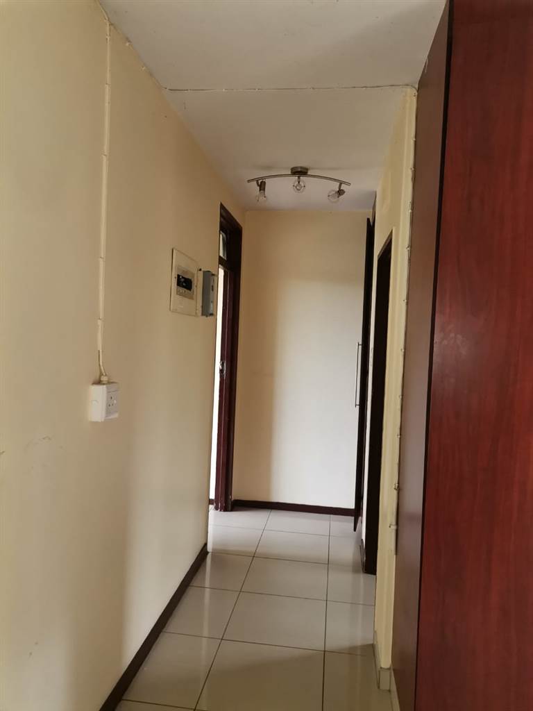 2 Bed Apartment in Empangeni photo number 2
