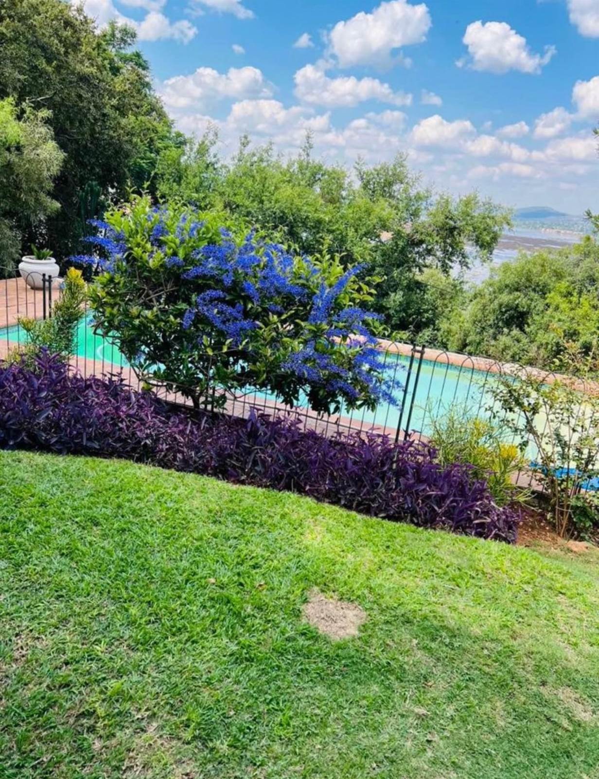 2.5 Bed House in Hartbeespoort Dam photo number 1