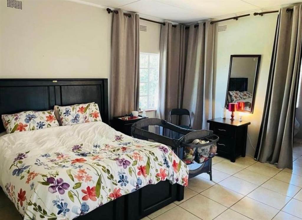 2.5 Bed House in Hartbeespoort Dam photo number 6