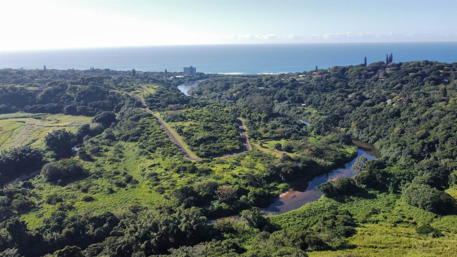 104 ha Land available in Umtentweni photo number 3