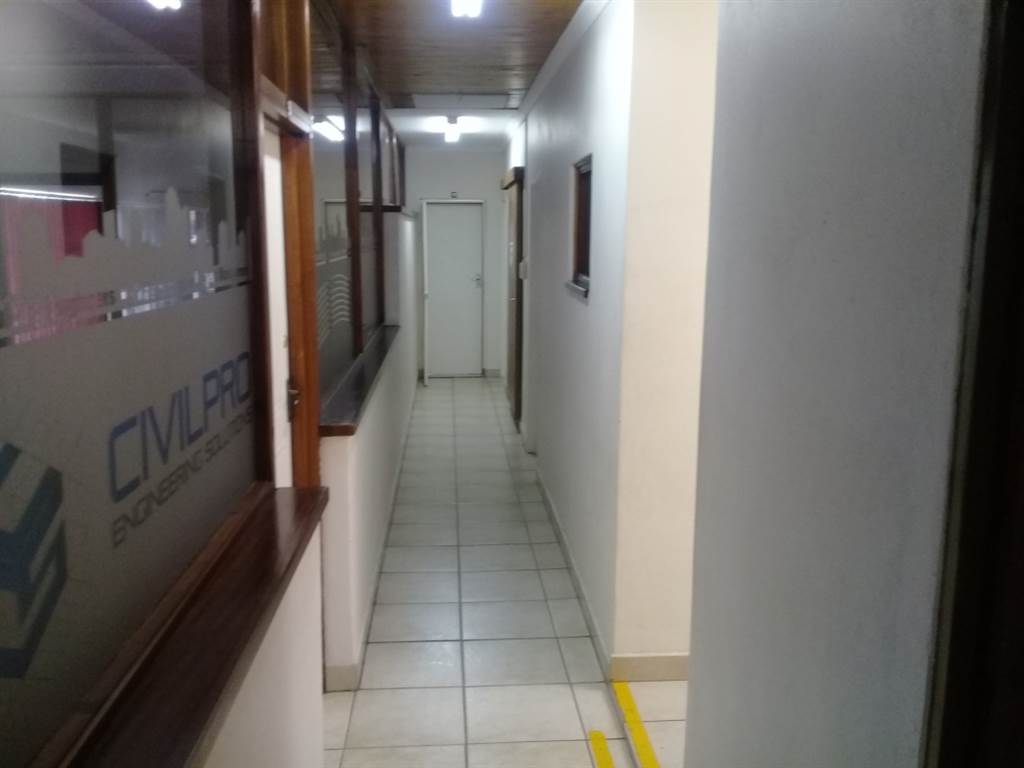 92  m² Office Space in Bardene photo number 4