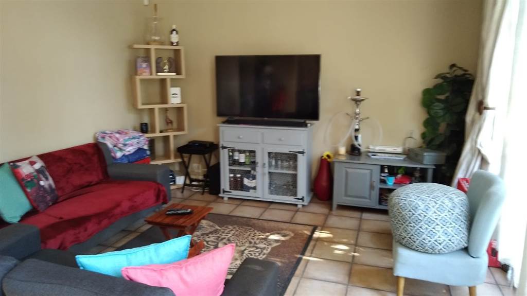 3 Bed Townhouse in Potchefstroom Central photo number 3