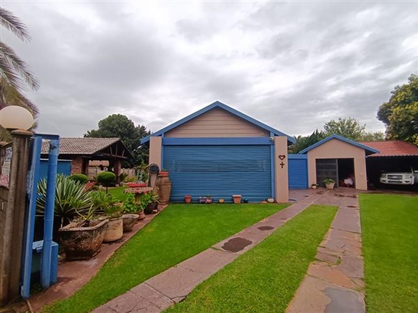 3 Bedroom House 3 Bedroom House
