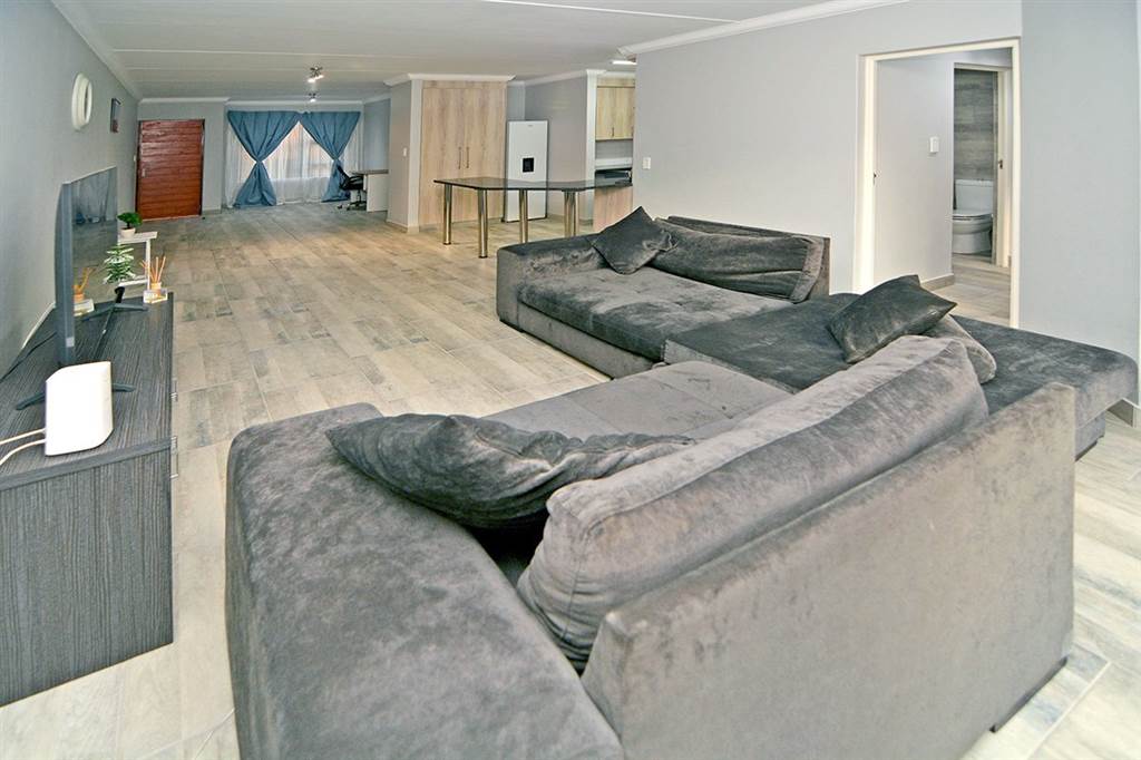 2 Bed Apartment in Northgate photo number 11