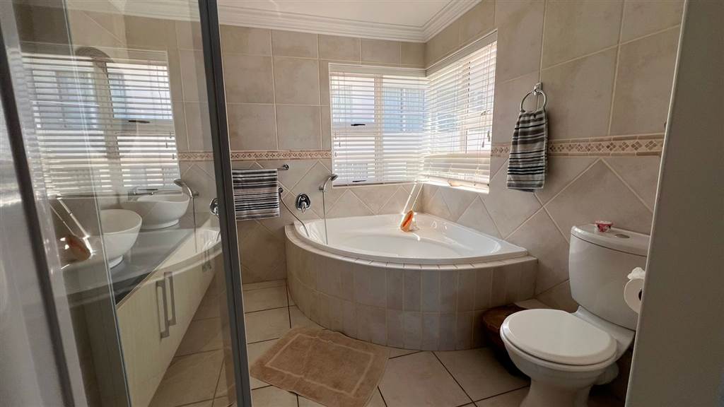 3 Bed Apartment in Jeffreys Bay photo number 20