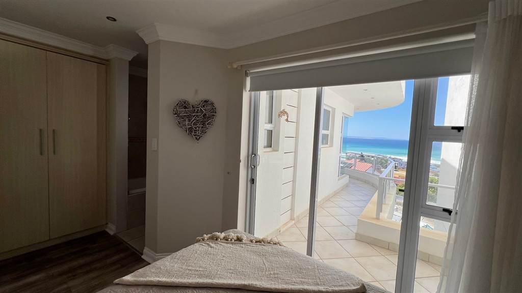 3 Bed Apartment in Jeffreys Bay photo number 16