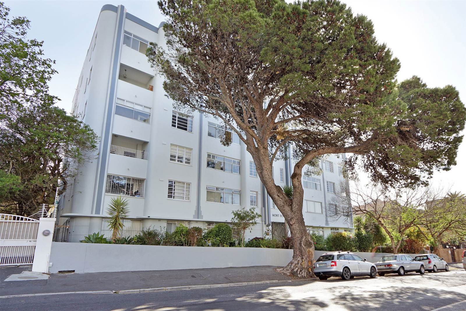 3 Bed Apartment in Fresnaye photo number 1