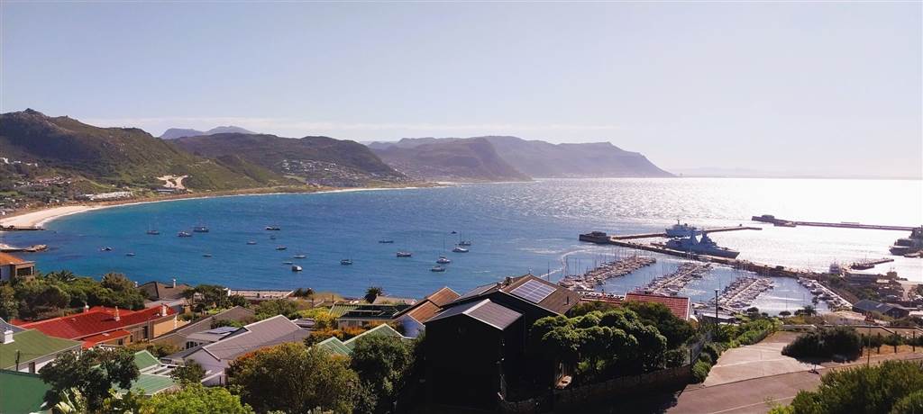 1 Bed Apartment in Simons Town photo number 2