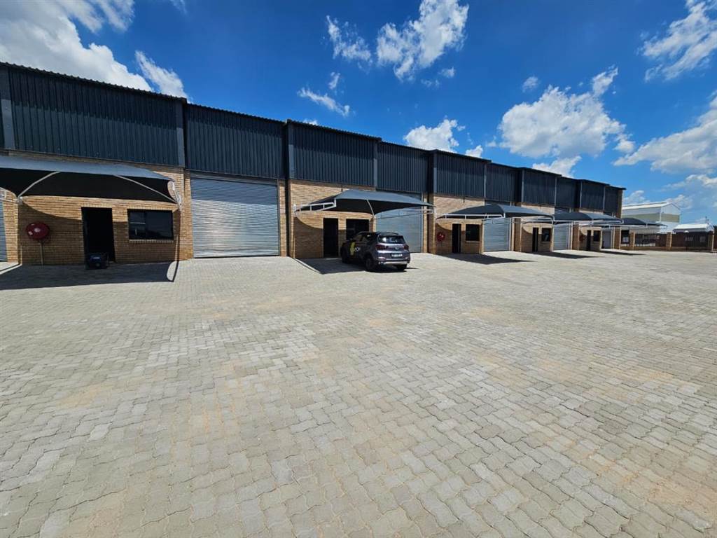 175  m² Industrial space in Ladanna photo number 2
