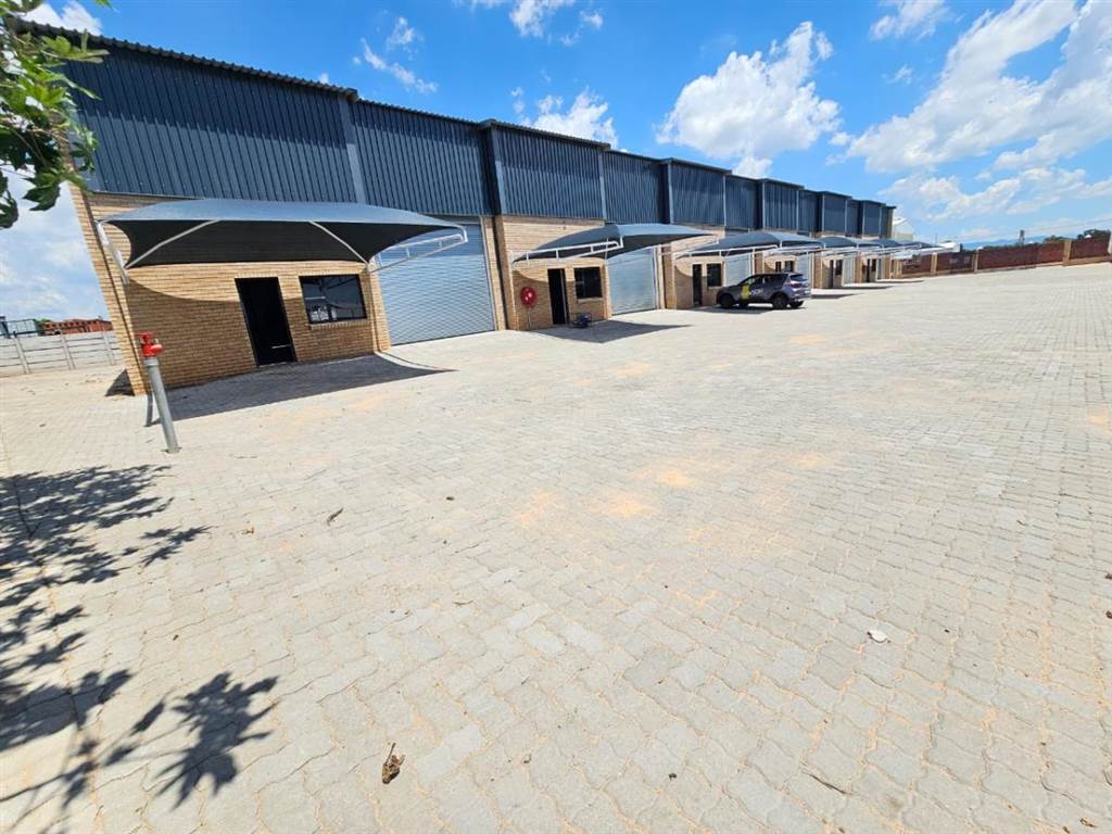 175  m² Industrial space in Ladanna photo number 11