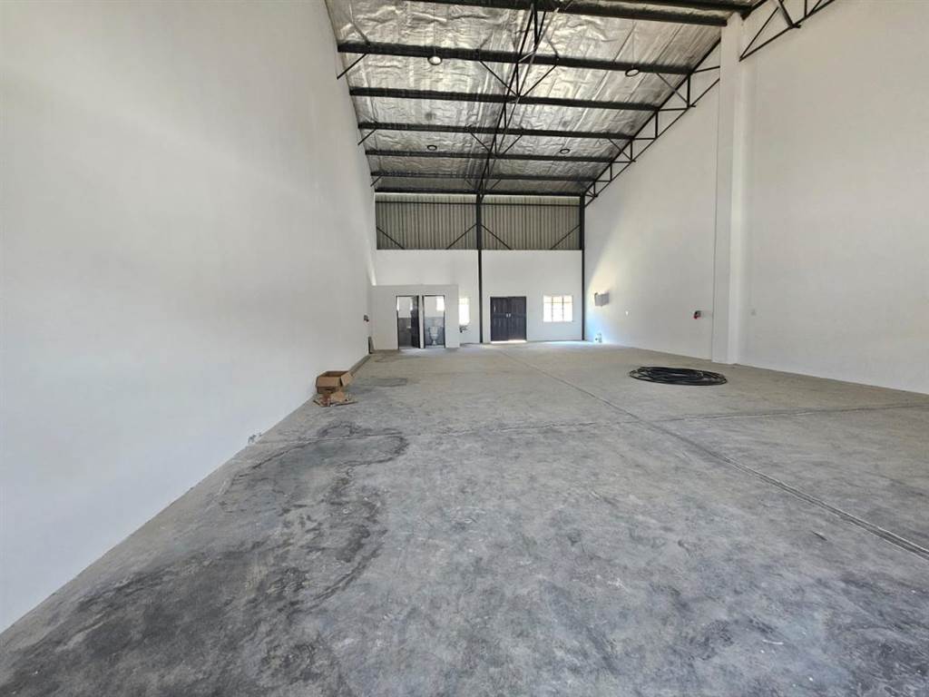 175  m² Industrial space in Ladanna photo number 5
