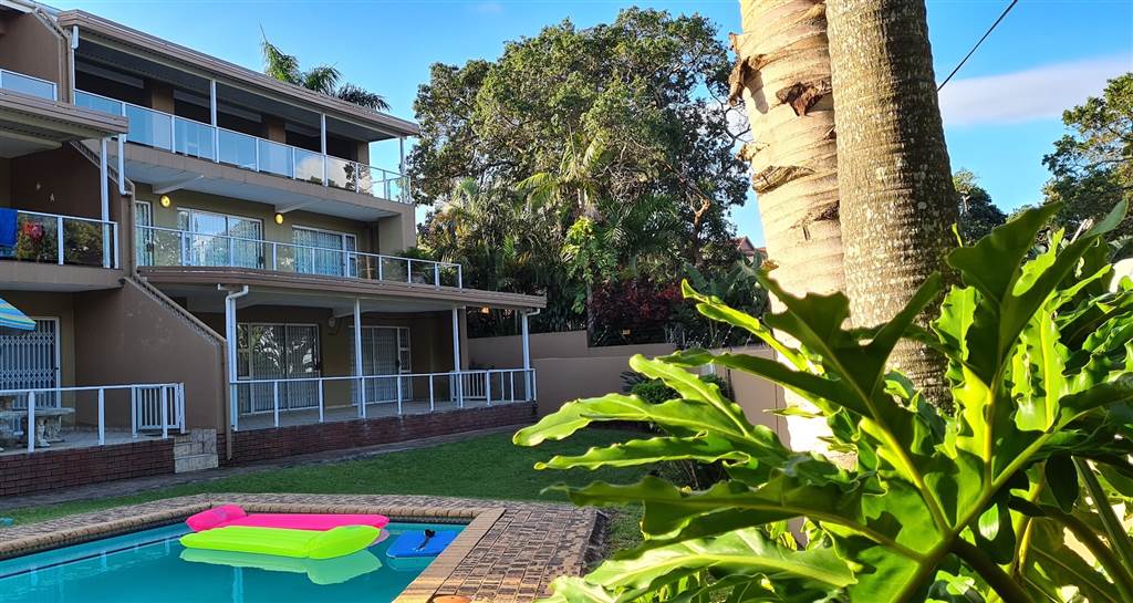 4 Bed Apartment in Shelly Beach photo number 1