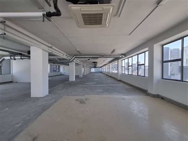 869  m² Commercial space