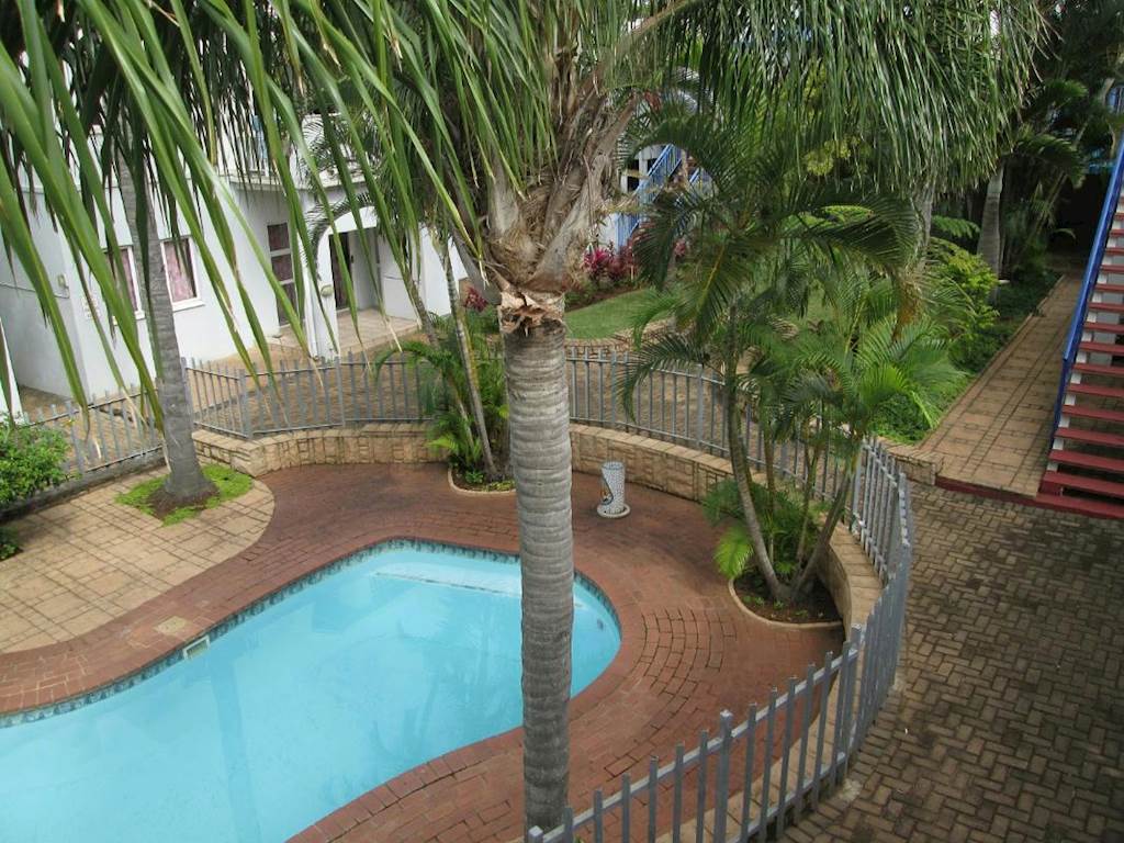 2 Bed Apartment in Scottburgh Central photo number 15