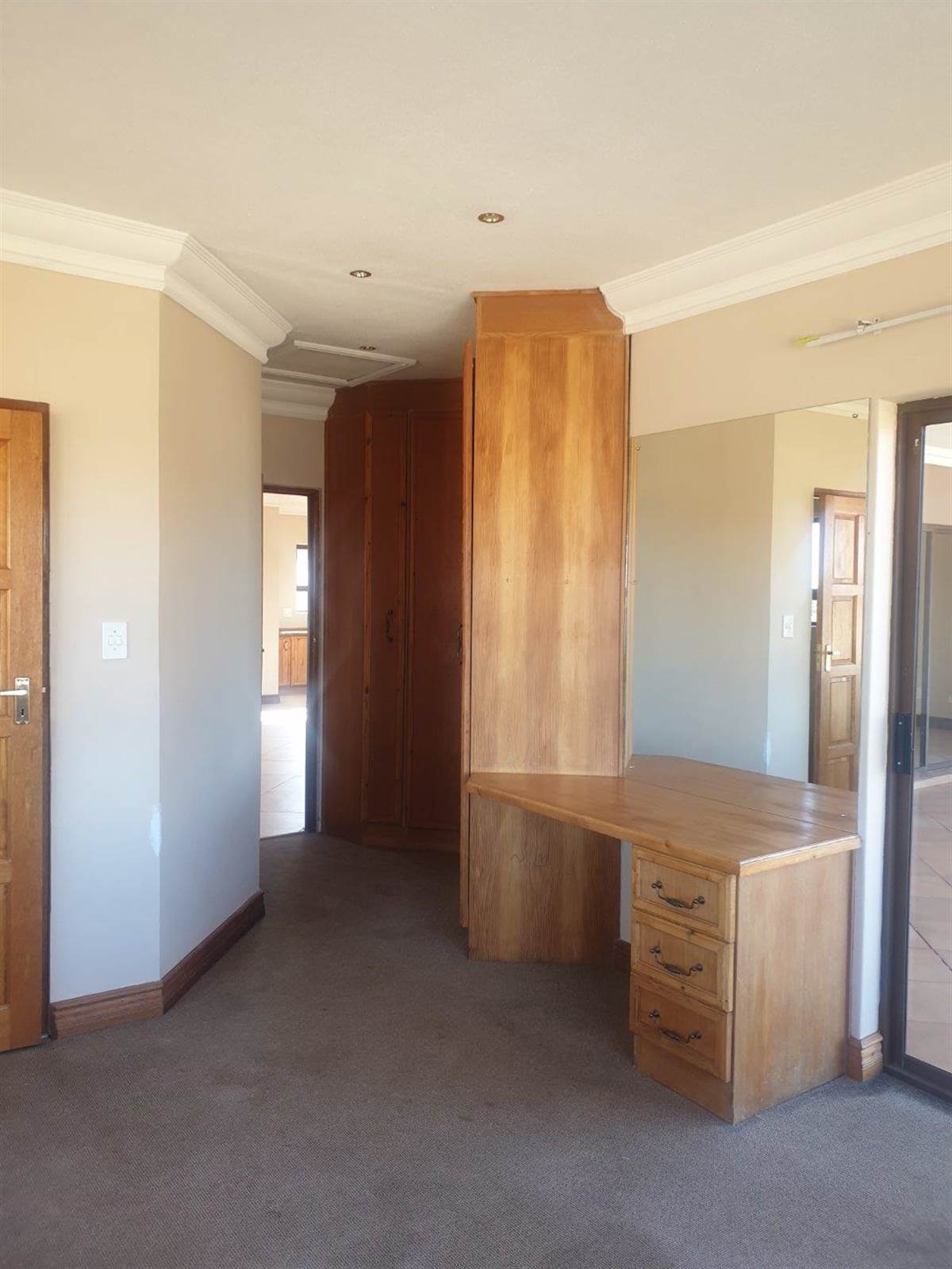 4 Bed House in Wilkoppies photo number 17