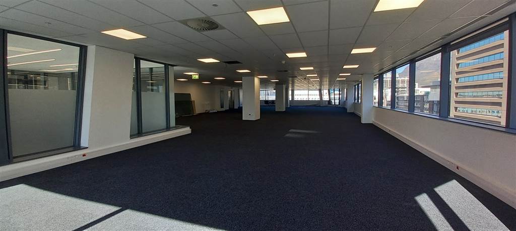 595  m² Commercial space in Cape Town City Centre photo number 2