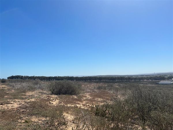 2.2 ha Land available in Long Acres