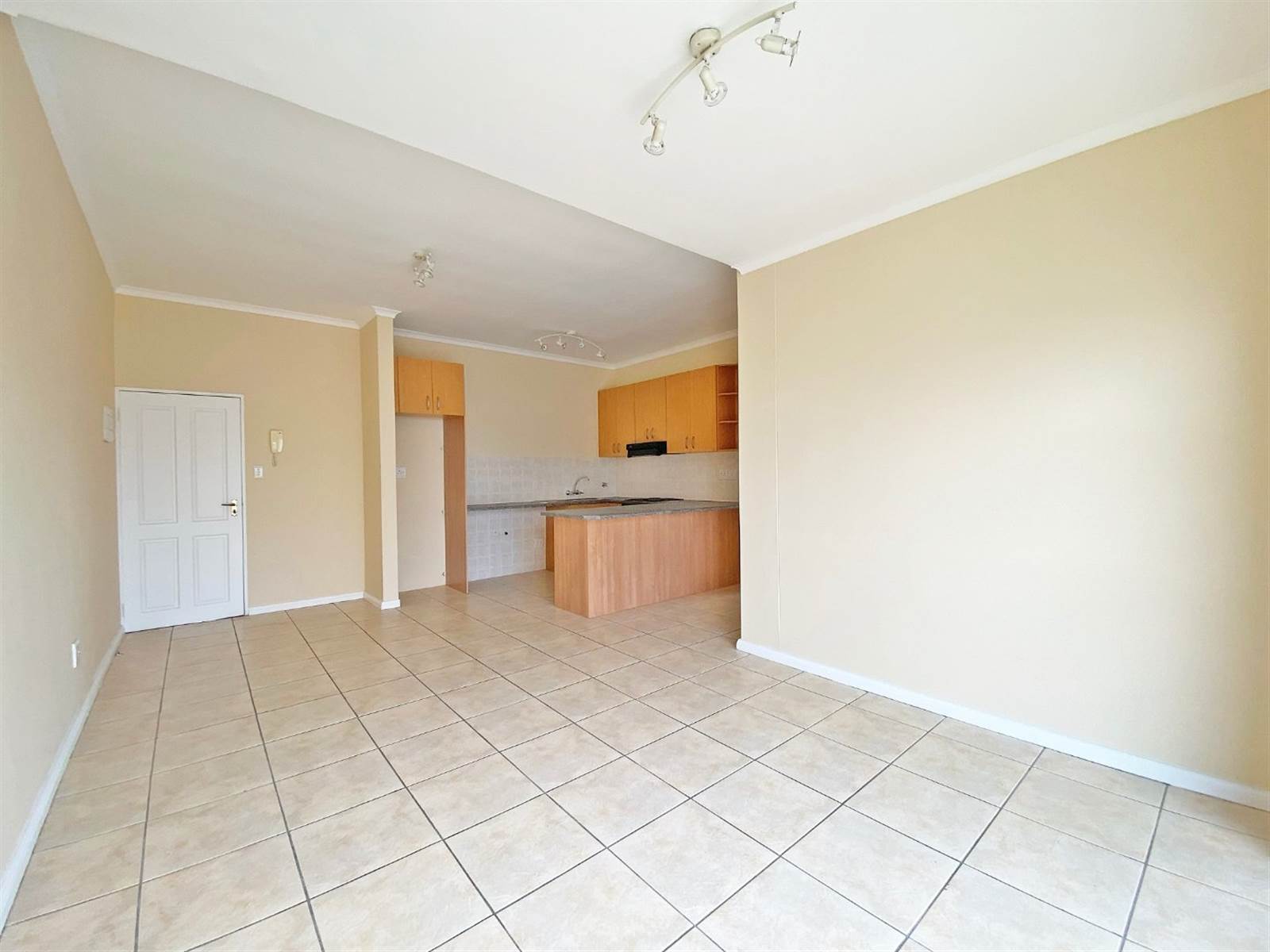 2 Bed Apartment in Tableview photo number 7