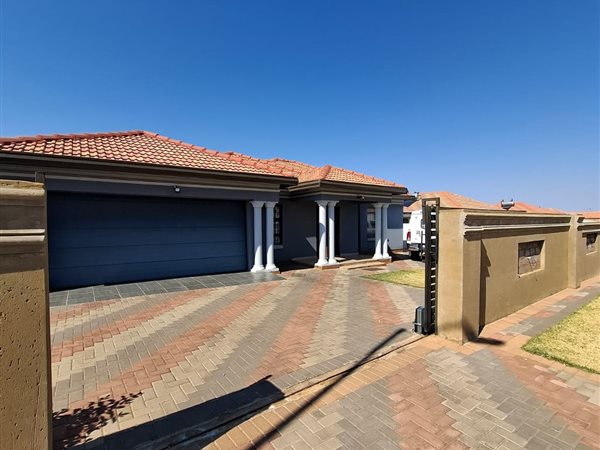 4 Bedroom House 4 Bedroom House