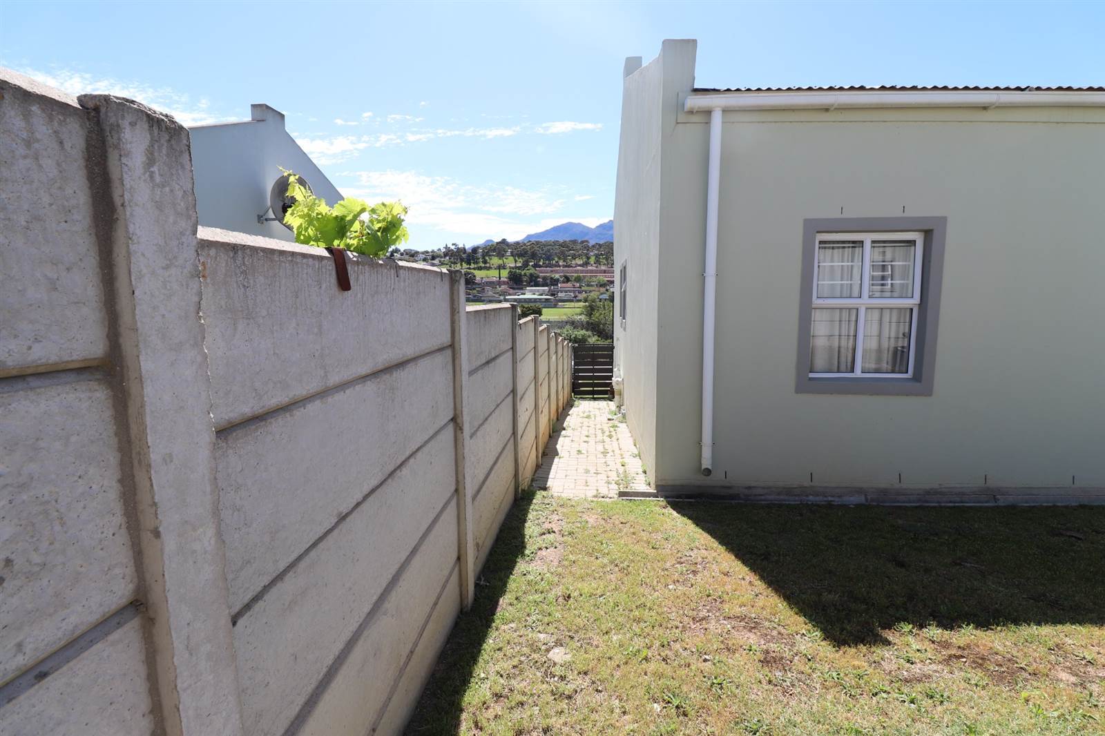 4 Bed House in Stellenbosch Central photo number 6