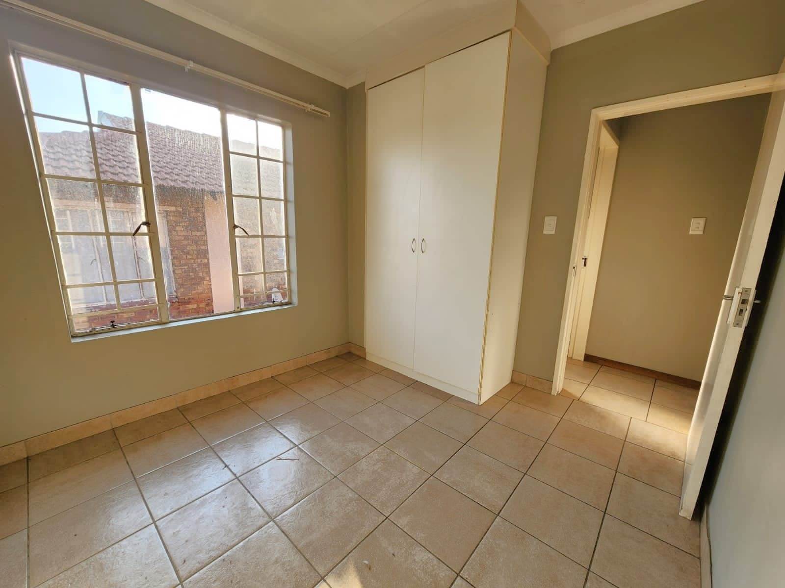1 Bed Apartment in Kempton Park Central photo number 12