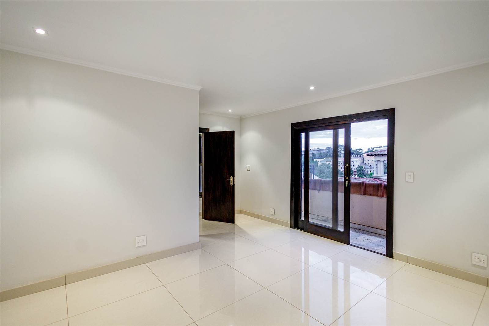 20 Bed Cluster in Northcliff photo number 12