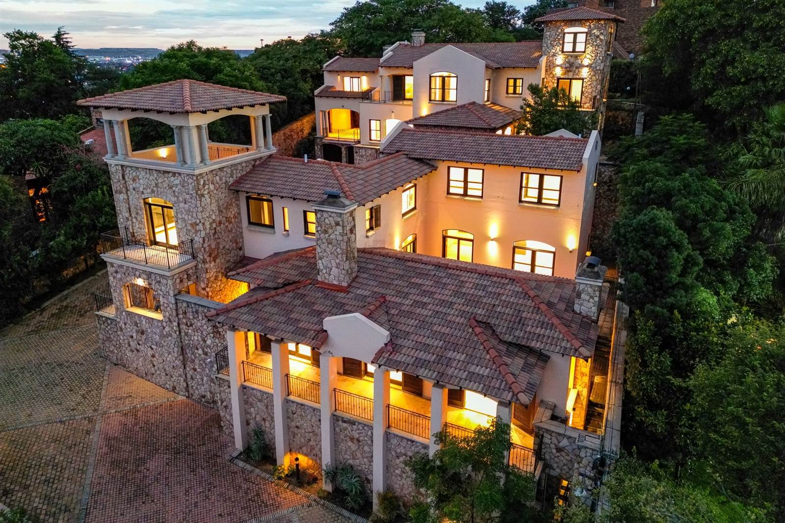 20 Bed Cluster in Northcliff photo number 27