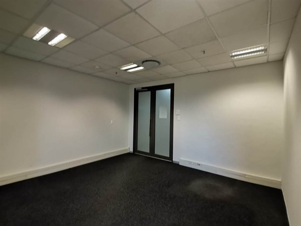 477  m² Office Space in Rosebank photo number 17