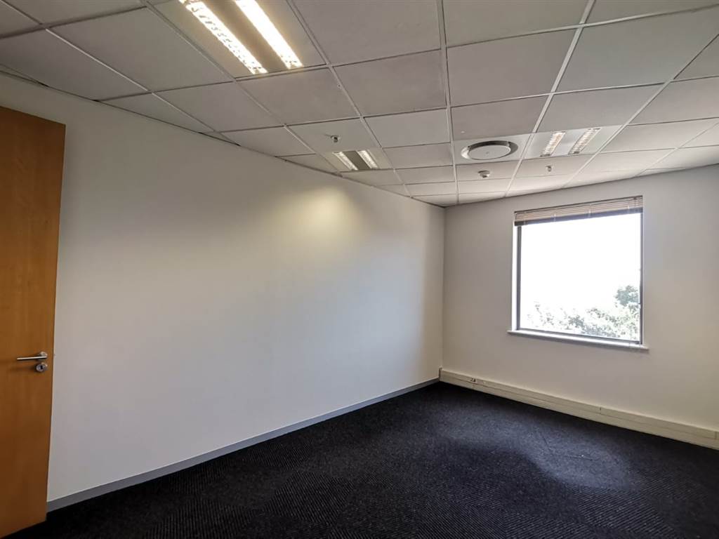 477  m² Office Space in Rosebank photo number 11